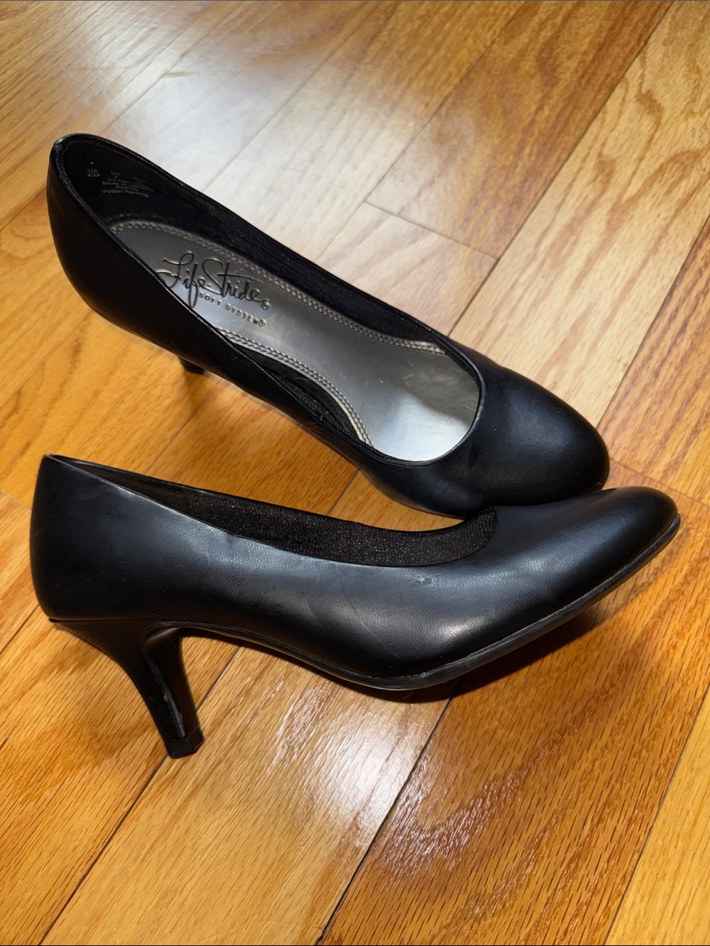 Life Stride comfortable Black Smooth Mid-Heel Pumps